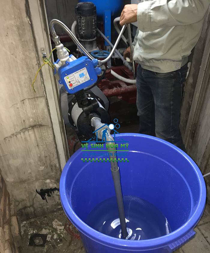 Cách làm sạch đường ống nước sinh hoạt nhà máy an toàn hiệu quả